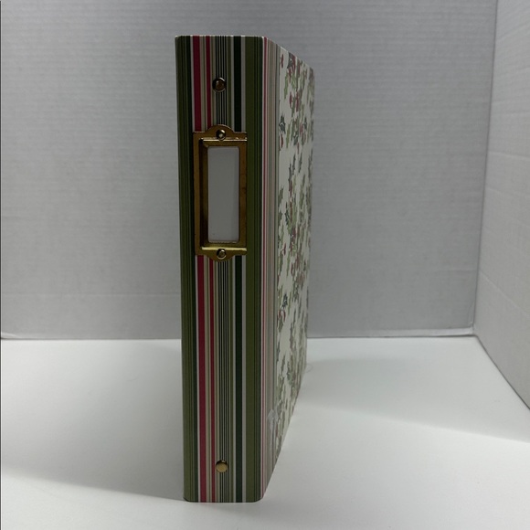 Anna Griffin Die and Stamp Storage 3 Ring Binder in Christmas Holly Scrapbooking - Picture 2 of 7